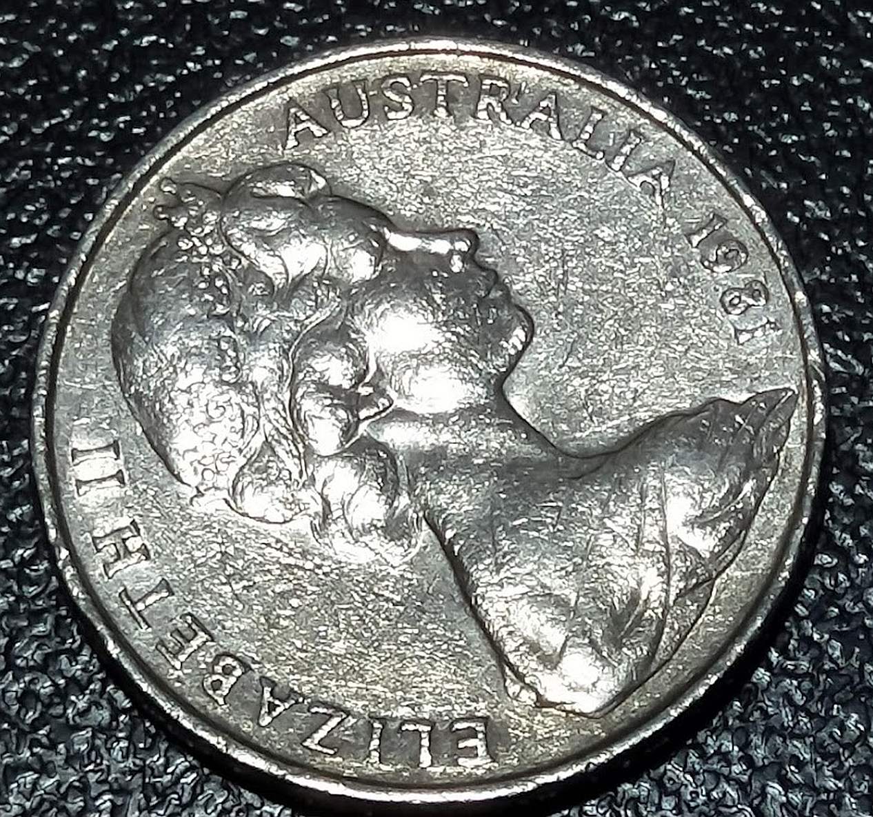 1981-20-Cents-Coin-With-Vertical-Dash-Between-R-&-A-Of-Australia