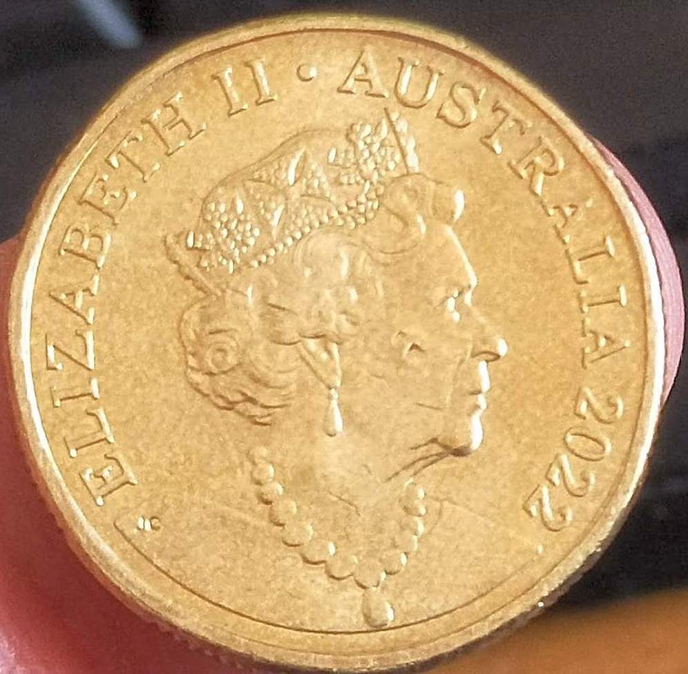 Australia-2022-$1-Mob-Of-Roo---Cud-On-Kangaroo-Variety