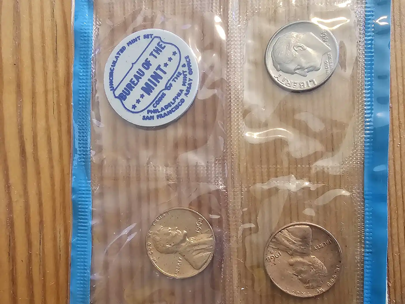 US-Mint-Pack-1968.-Missing-Half-Dollar-Has-Missing-S-Mintmarks.-Don't-Know-What's-Going-On