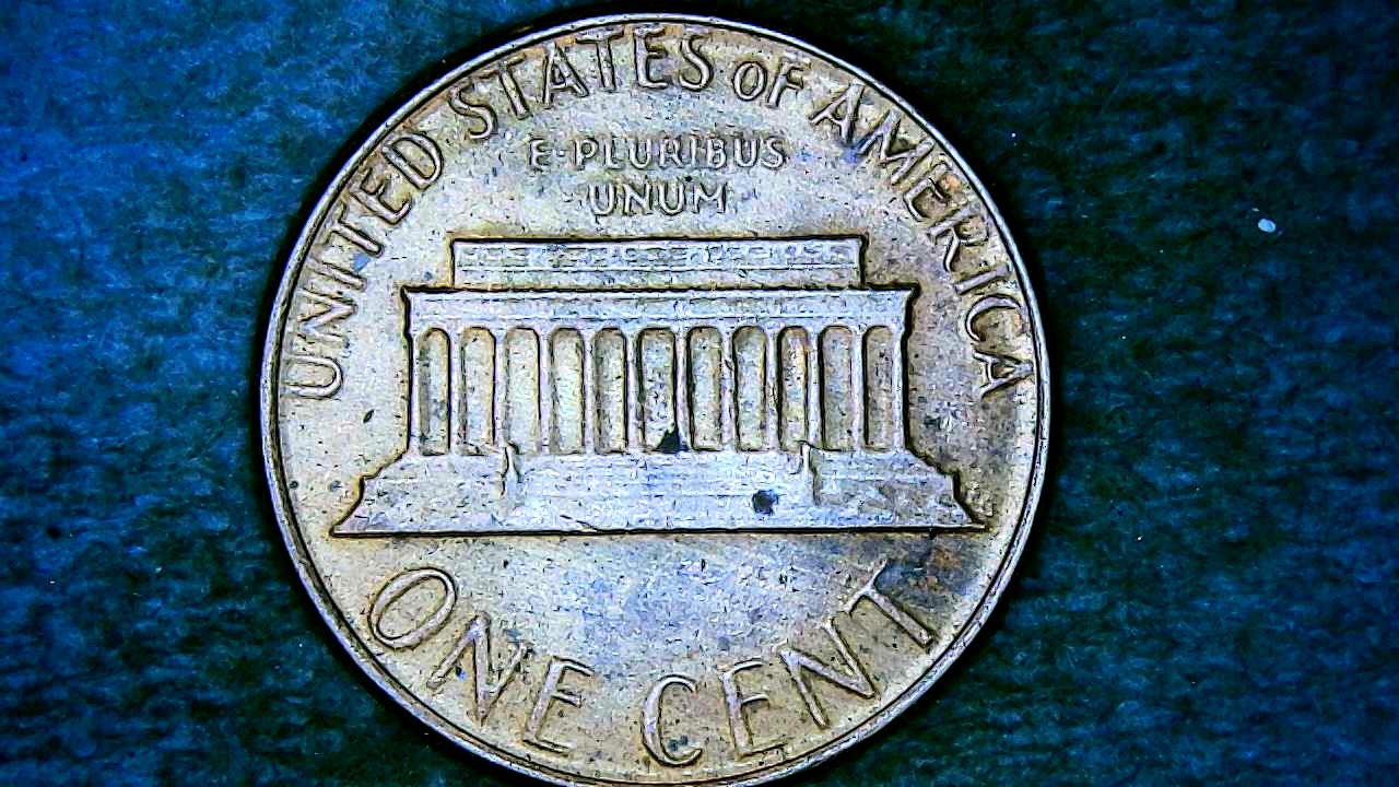 1982-D-Large-Date-Penny-What-Are-The-Lines-On-Both-Sides-Of-The-Cent-And-Why-Are-The-Letters-Stretch