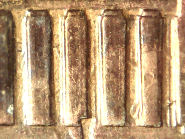 2005-D-LMC-DDR-Columns-In-Memorial