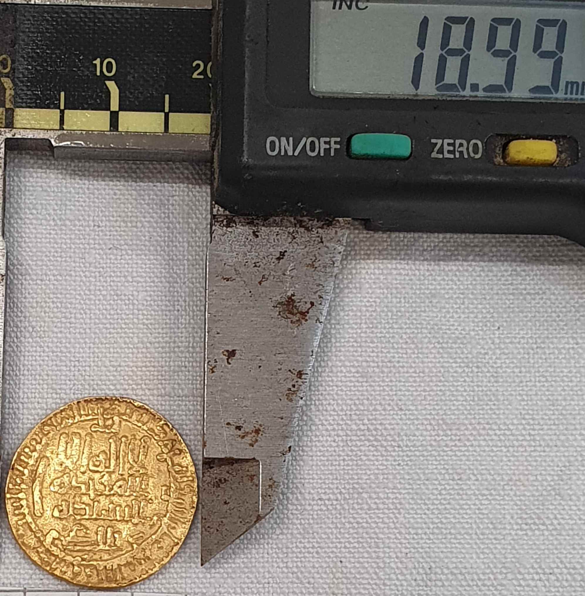 Identification-Islamic-Coin-N�5-Id:-Aghlabids,-Ibrahim-II,-874-902,-Av-Dinar