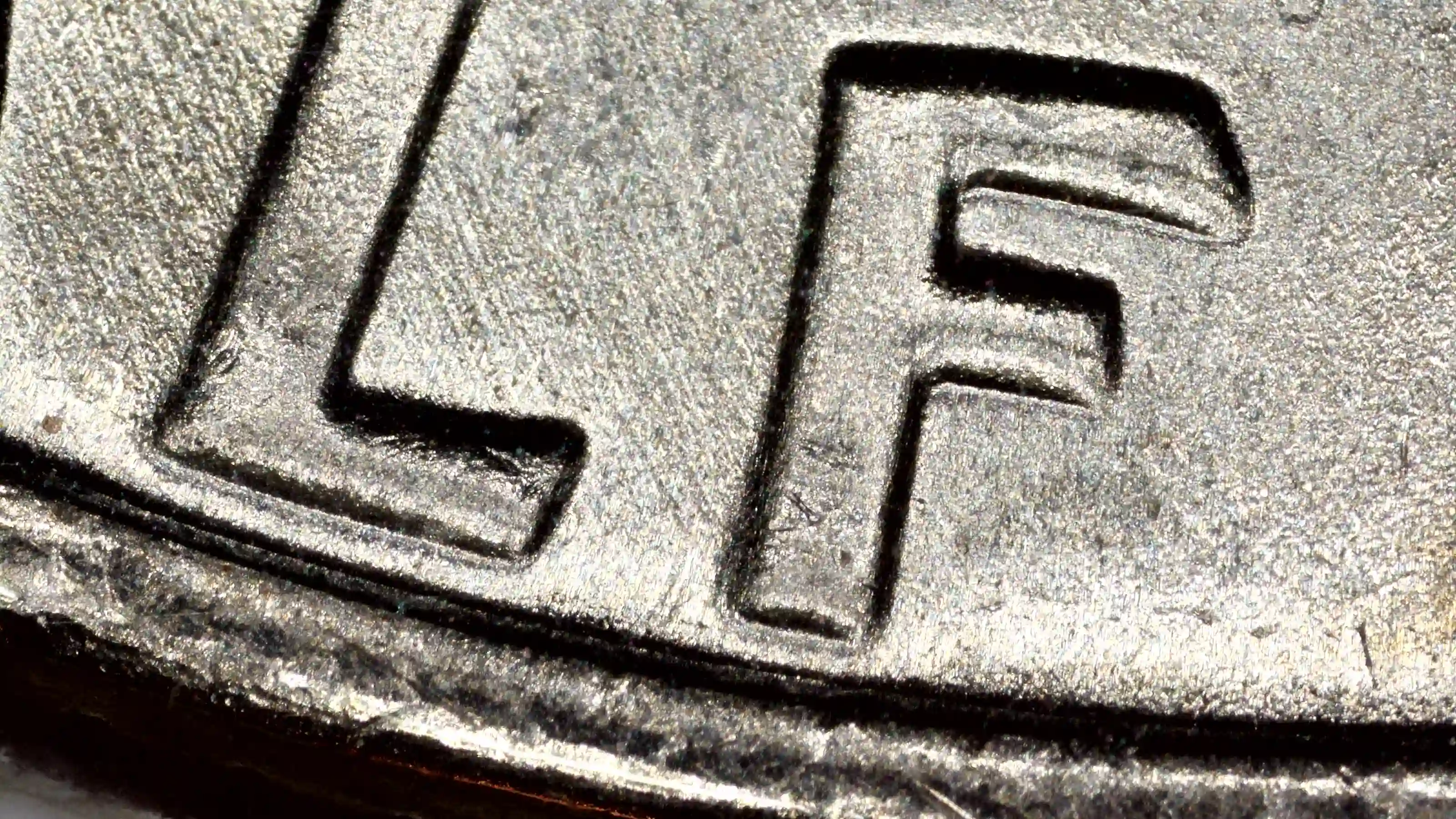 1977-D-Kennedy-Half-Dollar-Reverse-Lettering