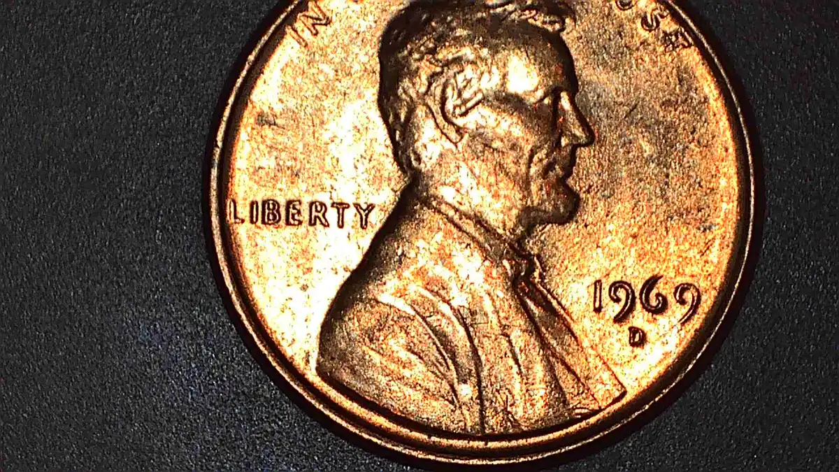 1969-D-Lincoln-Memorial-Cent---Off-Center-Reverse