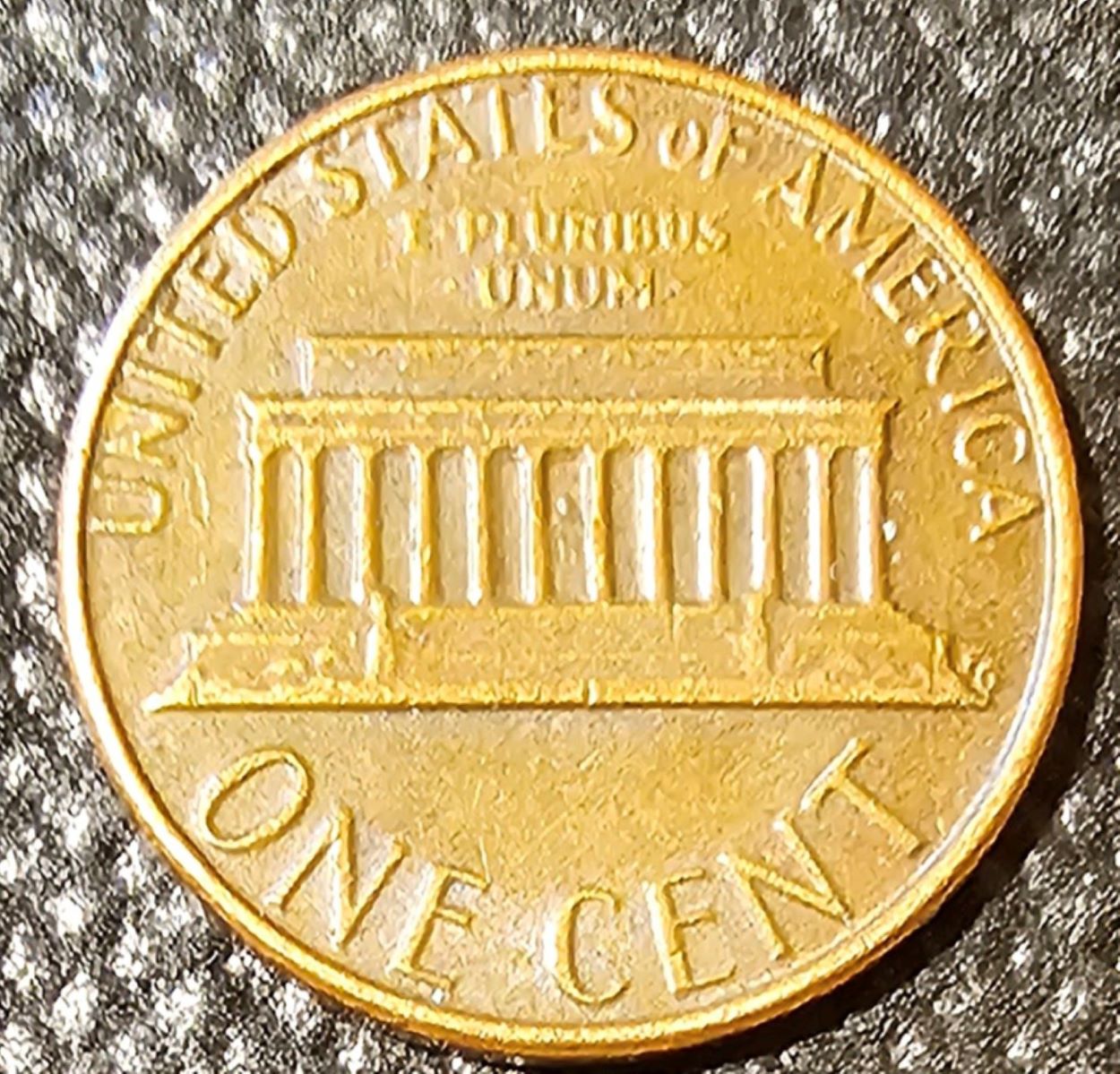 Can't-Really-Tell-1982-Cent-Large-Or-Small-Date