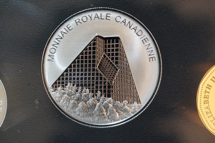 Camera-Lens-Reflection-For-Proof-Coins.
