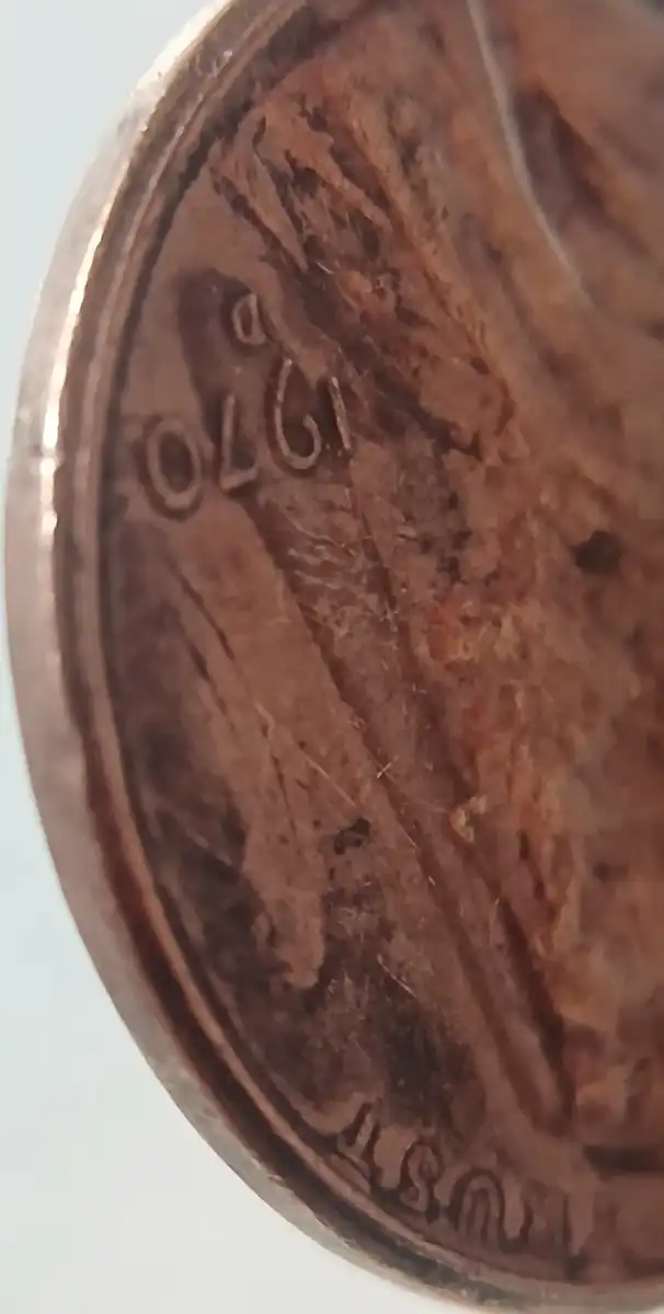1970-Lincoln-Penny-With-Unknown-Design-In-Front-Of-The-Portrait.