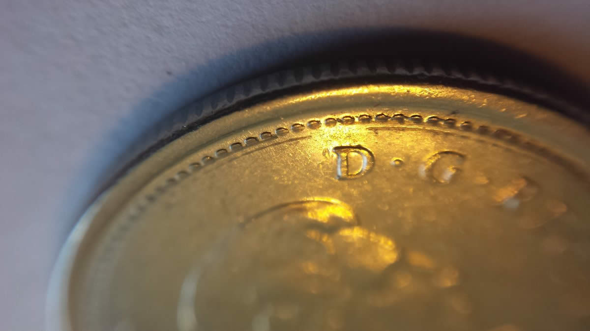 Big-Fat-Rim-On-This-2005-Quarter,-Squished-Beads,-Mint-Error-Or-PMD