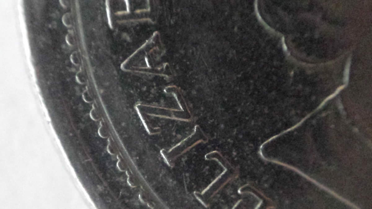 Big-Fat-Rim-On-This-2005-Quarter,-Squished-Beads,-Mint-Error-Or-PMD