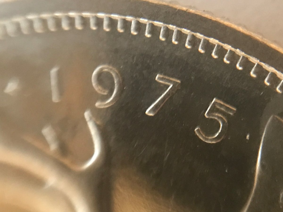 1975-25-Cents-Clipped-Planchet---Specimen-Strike