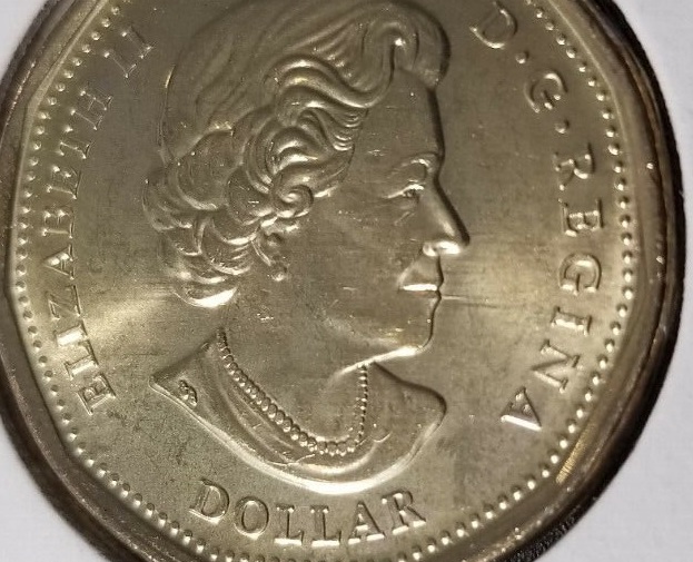 2020-Un-Loonie-With-'Smoking'-Queen
