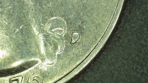1976-D-Quarter-Die-Chip-Or-Moved-Metal-Under-MM