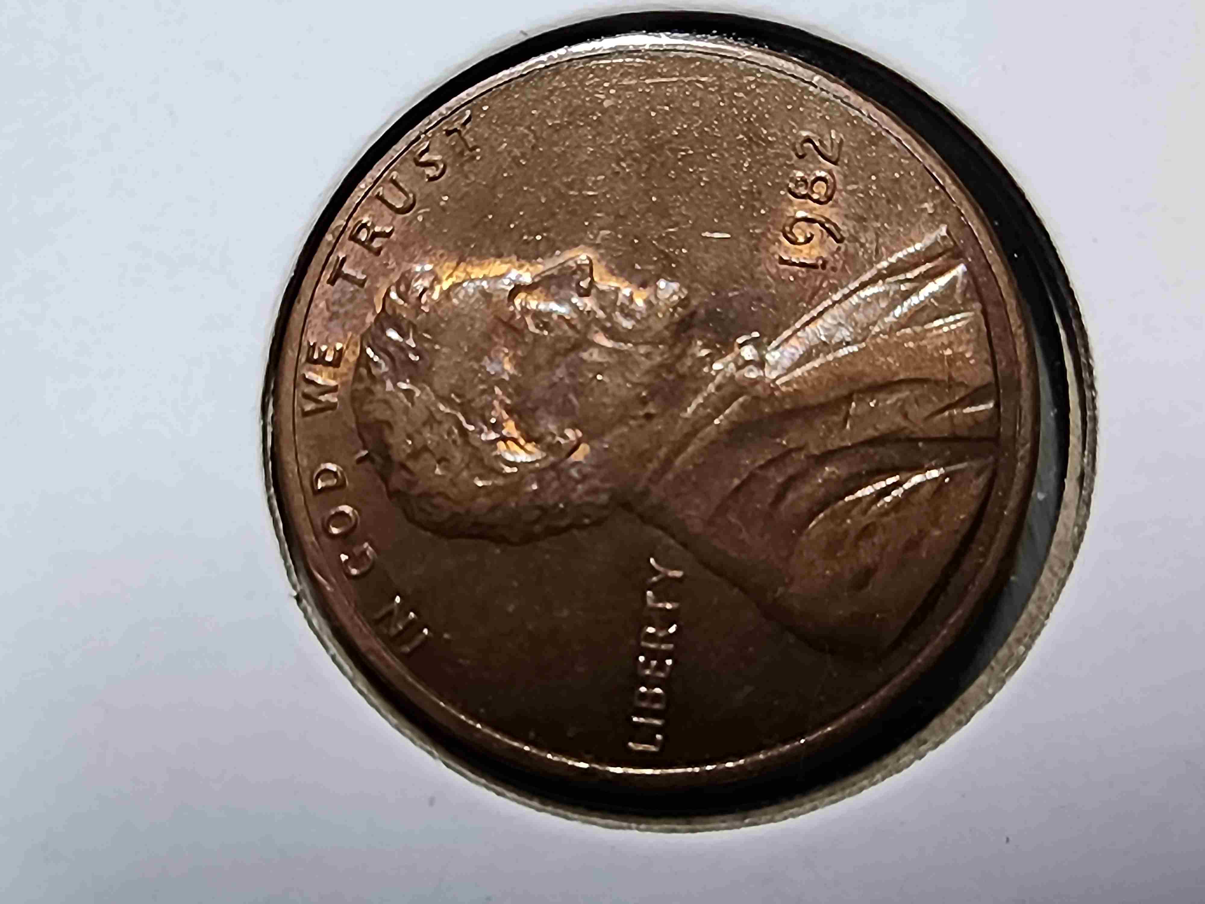 1982-No-Mint-Small-Date-2.5g-Zinc-Penny-With-Possible-Strike-Through