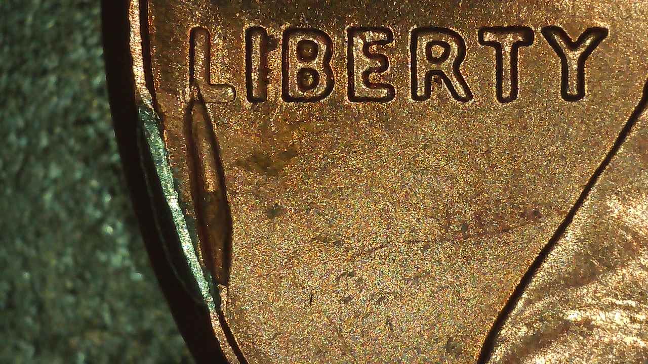 2007-Penny-With-Nice-Strike-Thru-Rim-Burr