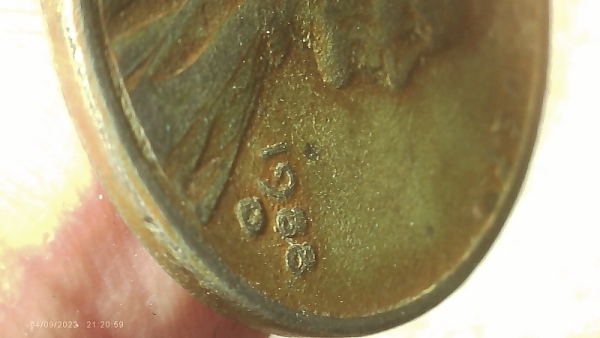 1988-D-Lincoln-Cent-Error,-Missing-Top-Coating-Coin-Is-Silver-Colored