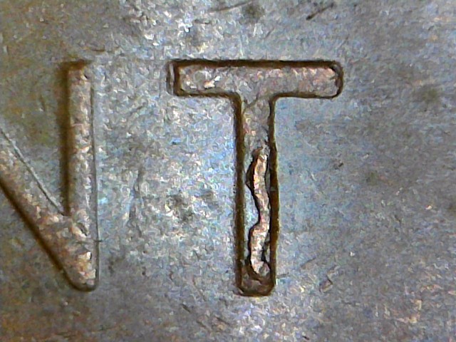 1952-Wheat-Penny-Die-Break.?-Opinions-Needed
