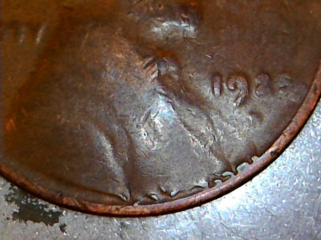 1925-D-Wheat-Penny-With-Unexplained-On-Bottom-Of-Obverse