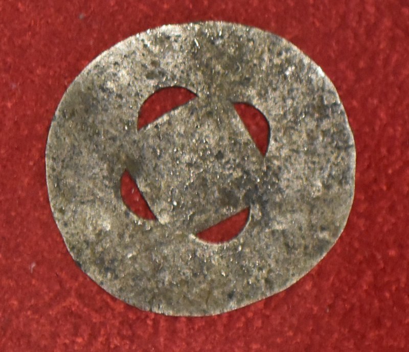Hoping-To-Get-Some-Help-Identifying-This-Coin!-Id:-Likely-Weight/Fastener