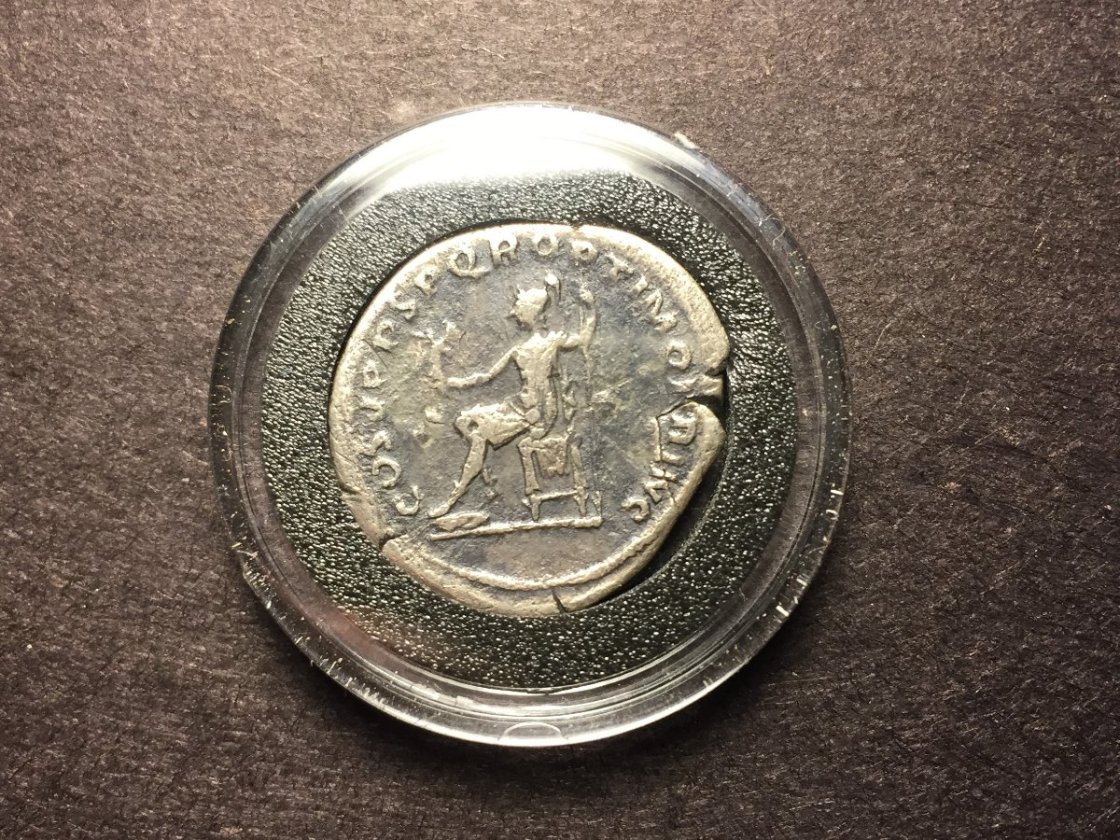 Pocket-Vinyl-Coin-Flips-And-Storage