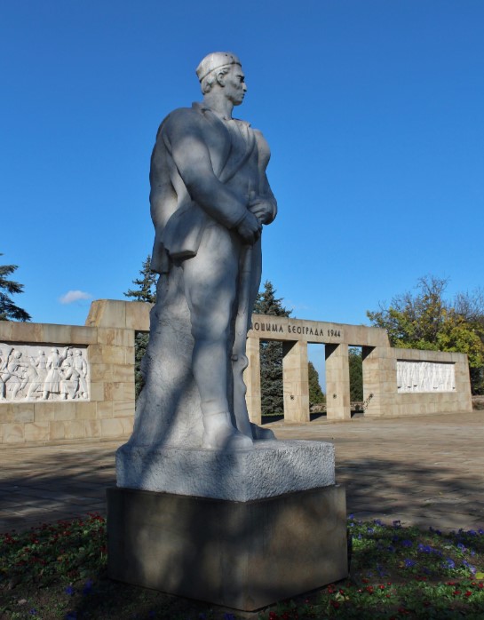 Post-Your-Coins-And-Medals-That-Depict-A-Statue