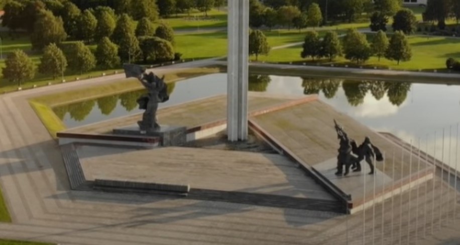 Post-Your-Coins-And-Medals-That-Depict-A-Statue