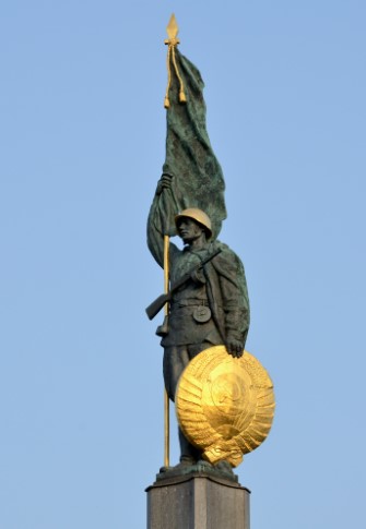 Post-Your-Coins-And-Medals-That-Depict-A-Statue