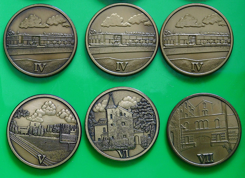 Need-Help-Identifying-Medals/Medallions-With-Buildings-And-Roman-Numerals