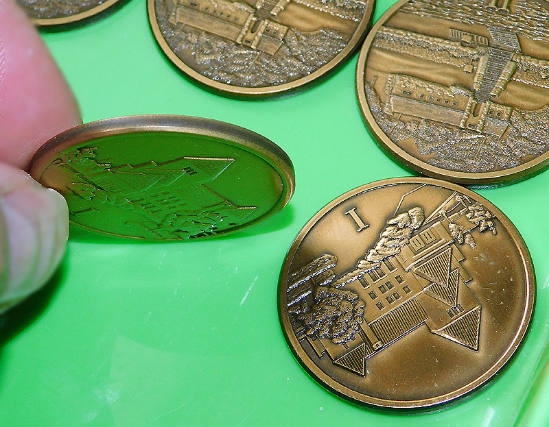 Need-Help-Identifying-Medals/Medallions-With-Buildings-And-Roman-Numerals