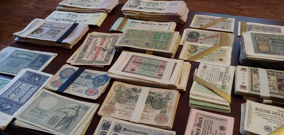 Shoe-Box-Full-Of-German-Bank-Notes
