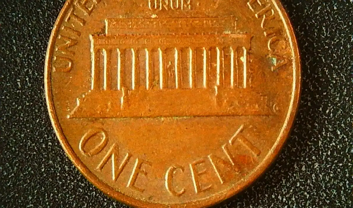 1976-P-LMC-Indent-Obverse-Error-Lincoln's-Face-Has-Part-Of-The-Memorial-From-The-Reverse.