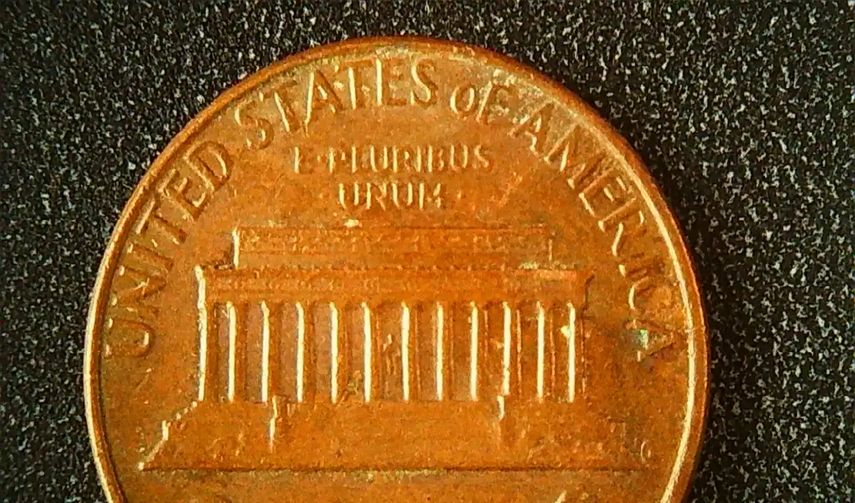1976-P-LMC-Indent-Obverse-Error-Lincoln's-Face-Has-Part-Of-The-Memorial-From-The-Reverse.