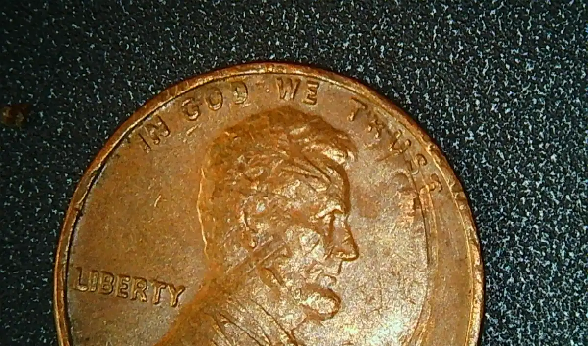 1976-P-LMC-Indent-Obverse-Error-Lincoln's-Face-Has-Part-Of-The-Memorial-From-The-Reverse.
