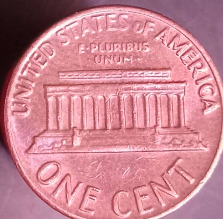1969-D-One-Cent,-Did-I-Find-A-Floating-Roof-Variety-\-Error?