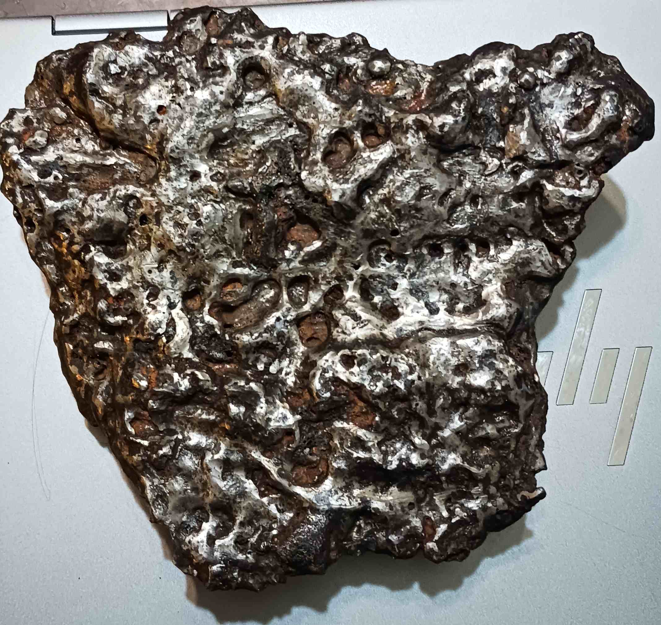 Pieces-Of-Iron-With-Cristal-Rocks-Melted-Them-Together