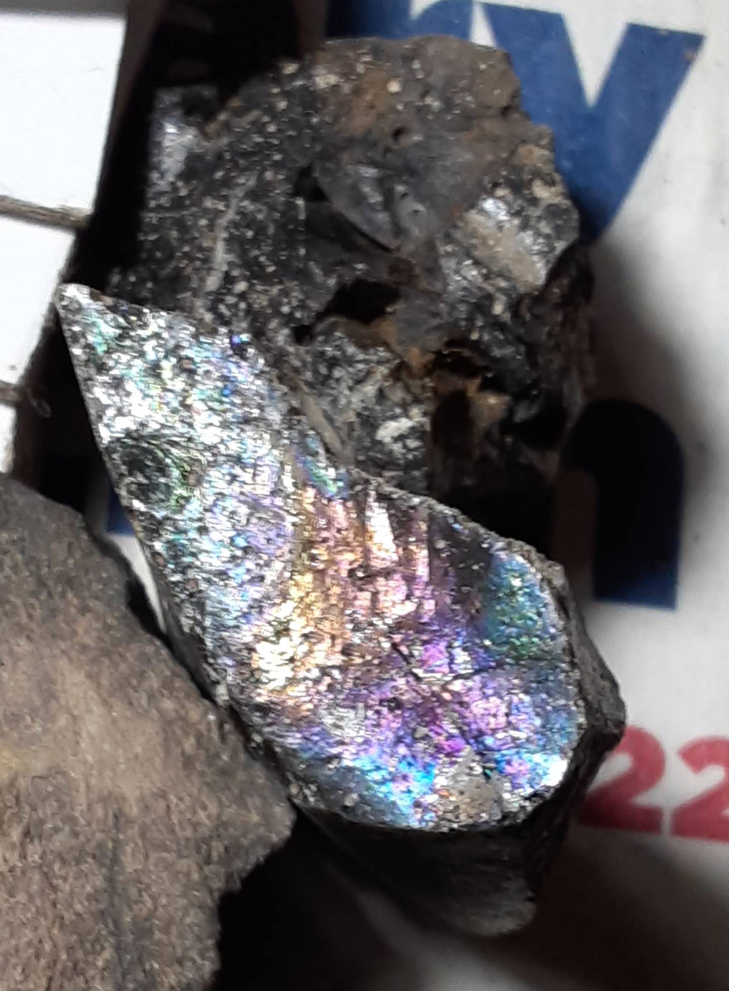 Pieces-Of-Iron-With-Cristal-Rocks-Melted-Them-Together