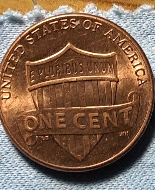 2021-D-Lincoln-Cent-With-Wire-Stuck-In-It