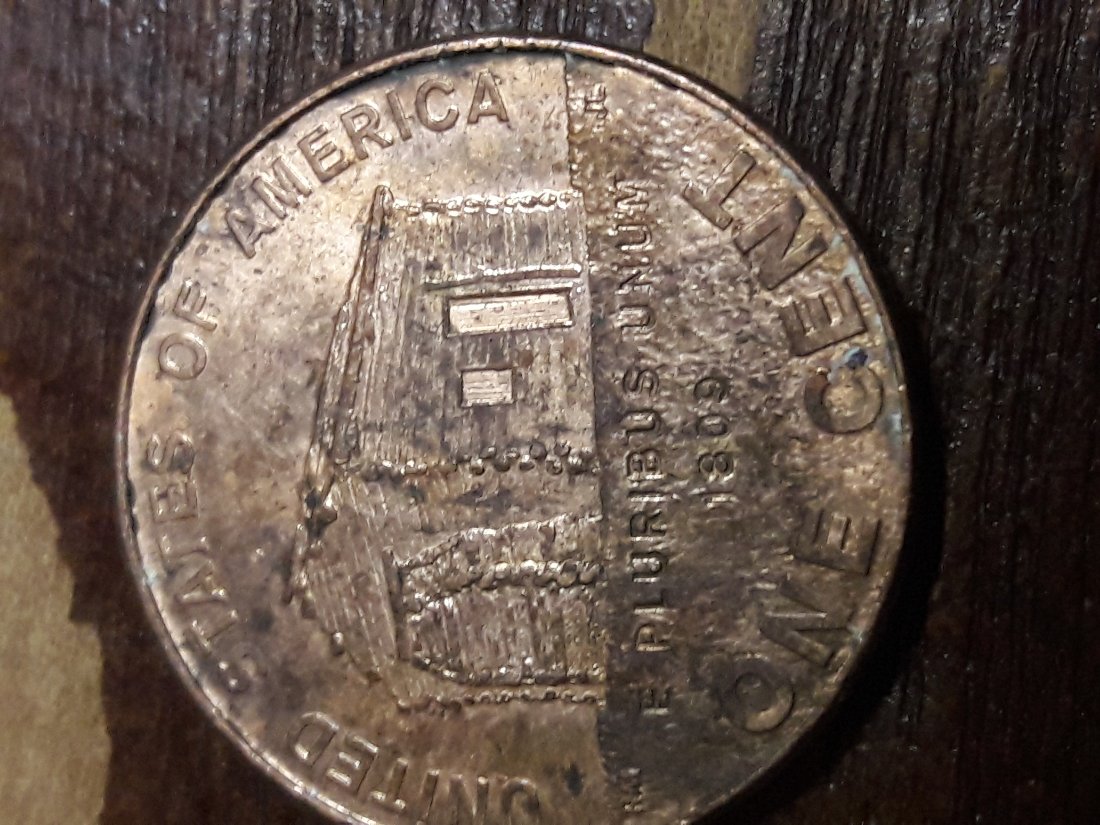 2009-Lincoln-Cent-Can-Someone-Please-Explain-What-Has-Happened-To-This-Coin.