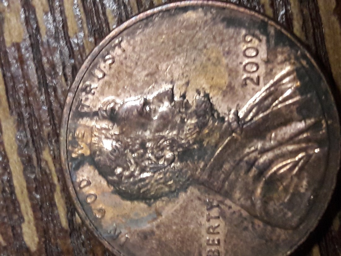 2009-Lincoln-Cent-Can-Someone-Please-Explain-What-Has-Happened-To-This-Coin.