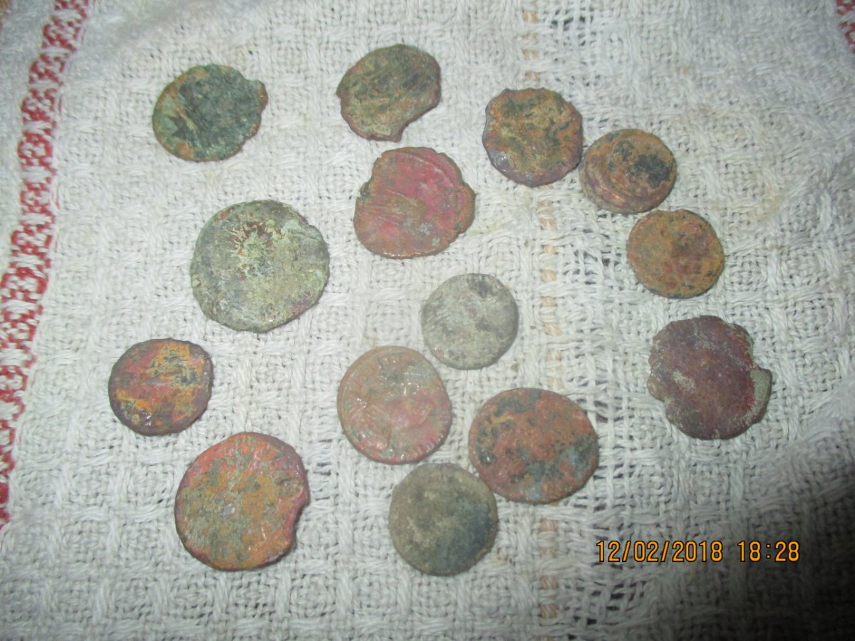 Very-Dirty-Ancient-Roman-Coins