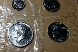 Rare-Coins-In-Uncirculated-Package