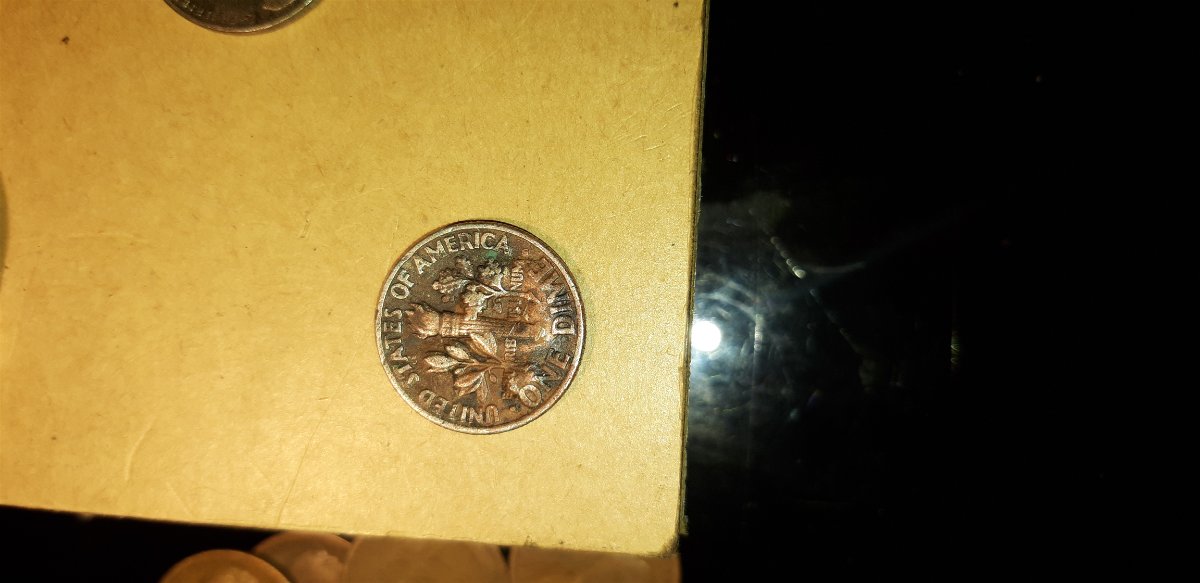 1985-P-Dime-With-Extra-Material-Copper-And-Some-Strange-Dimples-In-Both-S