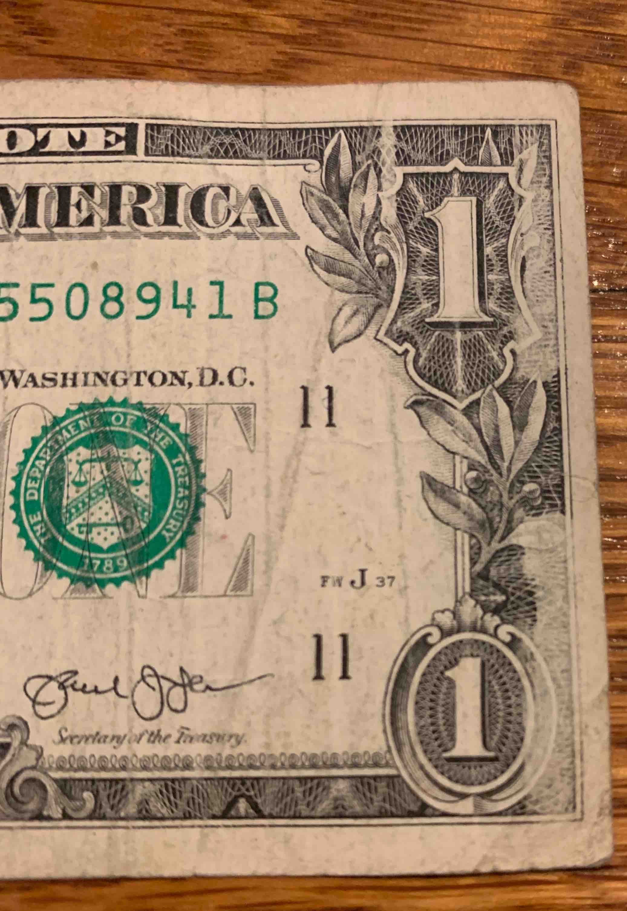 $1-Strange-Marks-On-Right-Side