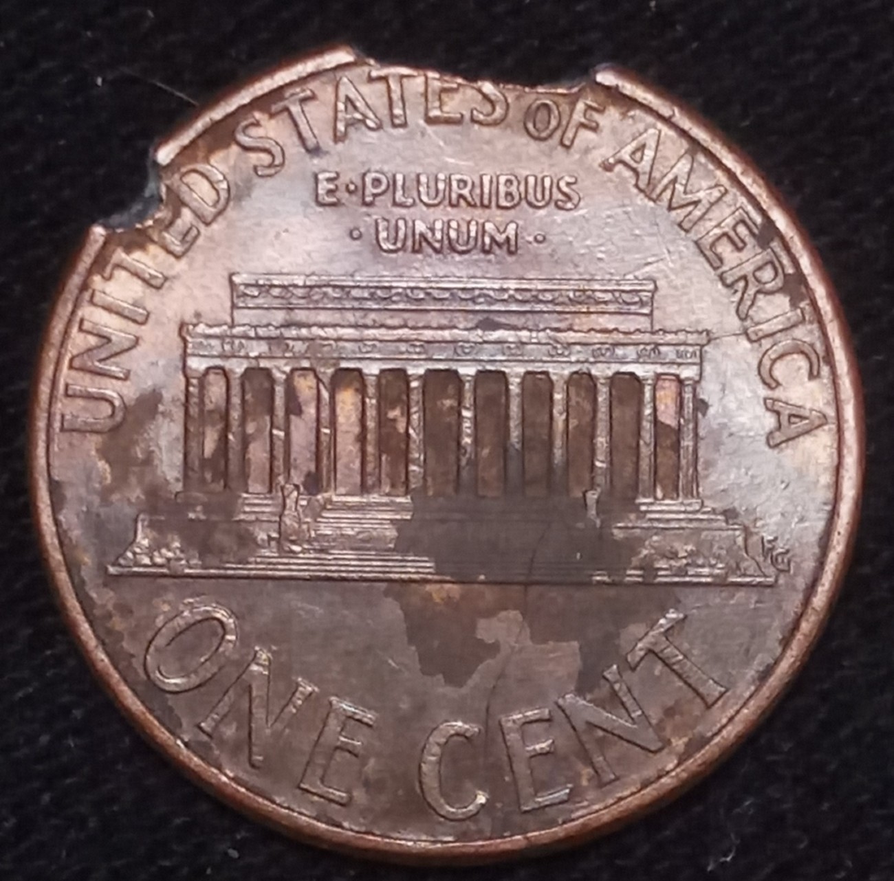 2000-P-Lincoln-Memorial-Cent.-Ragged-Planchet,-Wide-AM,-And-Die-Crack?