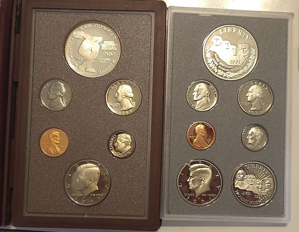 1983-Prestige-Proof-Set.-In-A-Gray-Felt-Box?