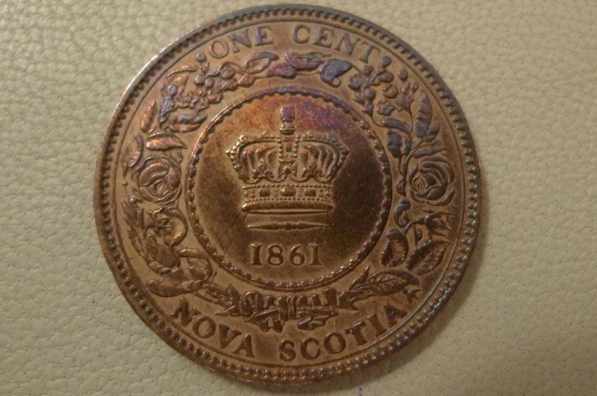 Post-A-Coin-Or-Medal-With-A-Die-Crack!