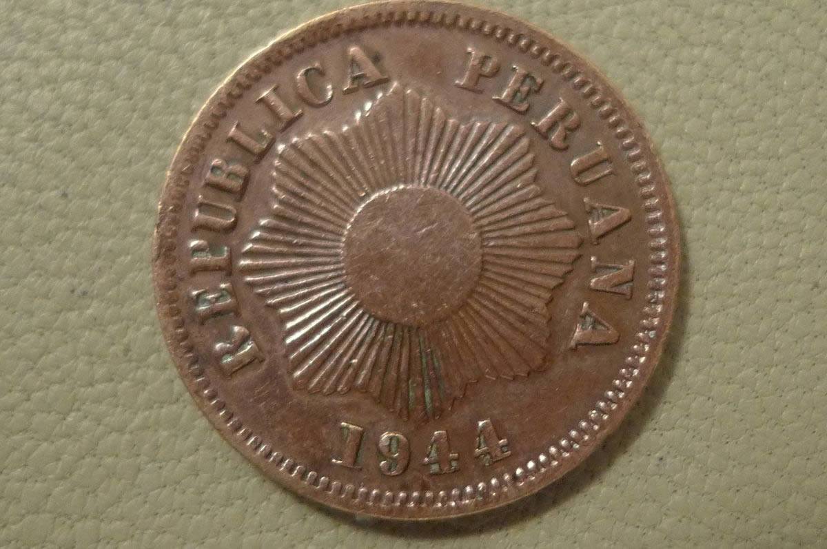 Post-A-Coin-Or-Medal-With-A-Die-Crack!