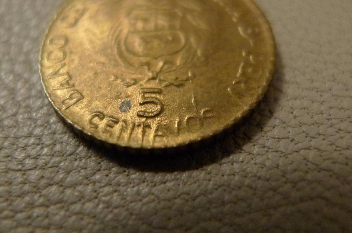 Post-A-Coin-Or-Medal-With-A-Die-Crack!