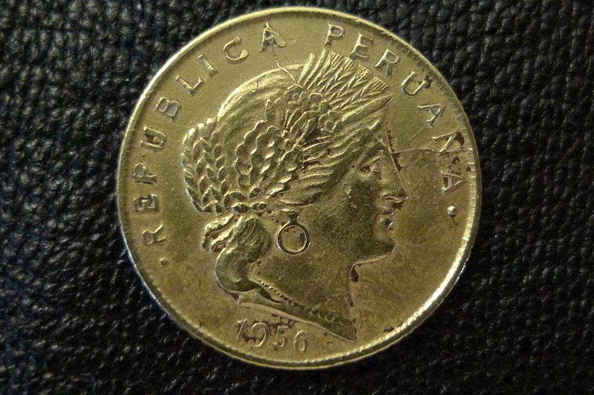 Post-A-Coin-Or-Medal-With-A-Die-Crack!