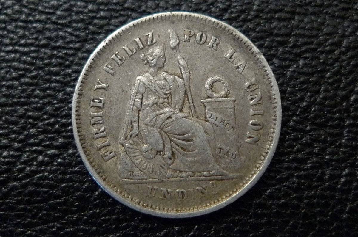 Post-A-Coin-Or-Medal-With-A-Die-Crack!