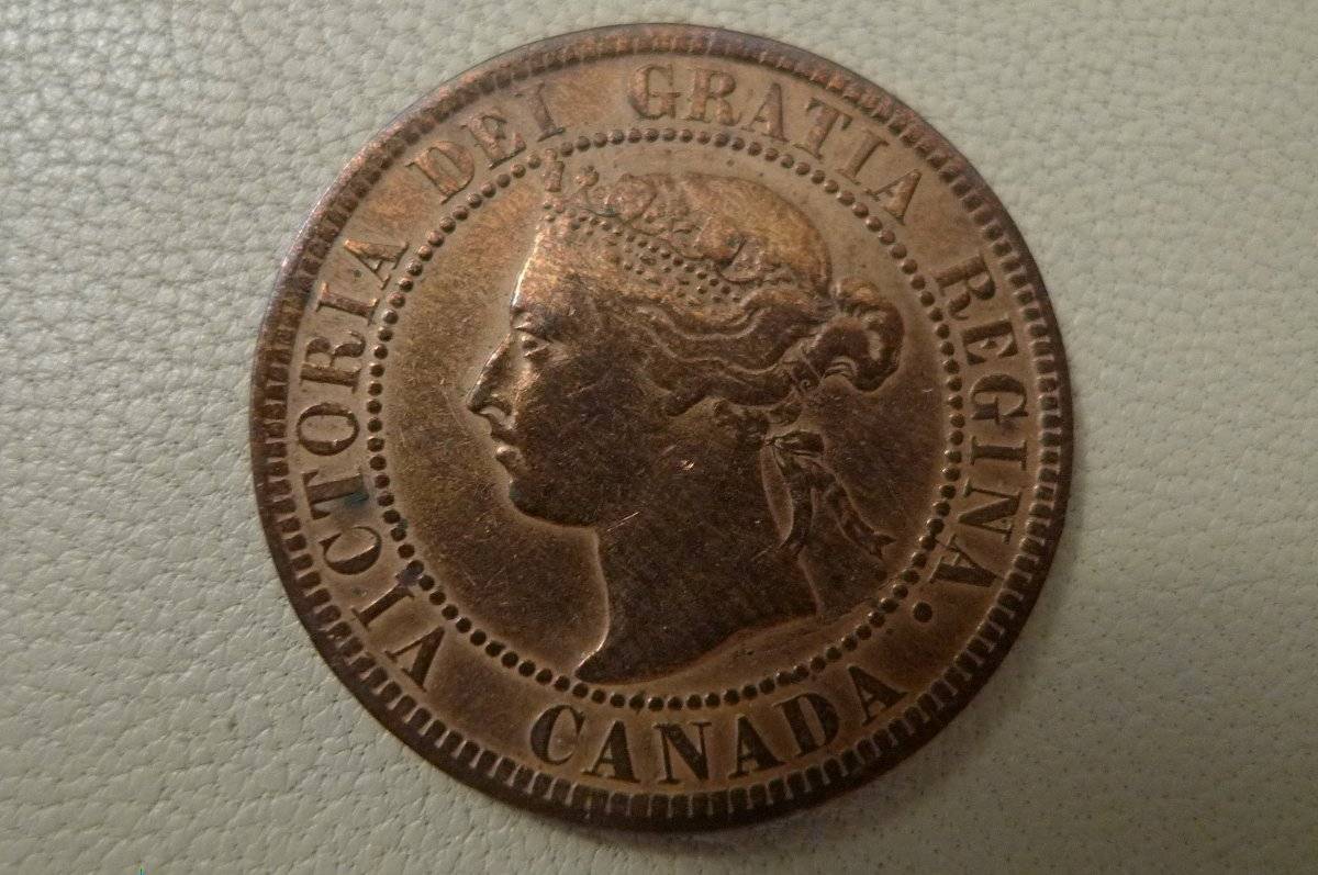 Post-A-Coin-Or-Medal-With-A-Die-Crack!
